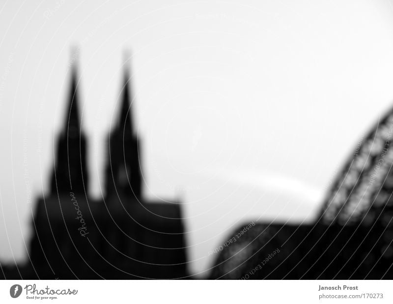Kölner Dom Sightseeing Städtereise Deutschland Europa Stadt Kirche Brücke Bauwerk Sehenswürdigkeit Wahrzeichen gigantisch groß schwarz weiß ruhig Glaube