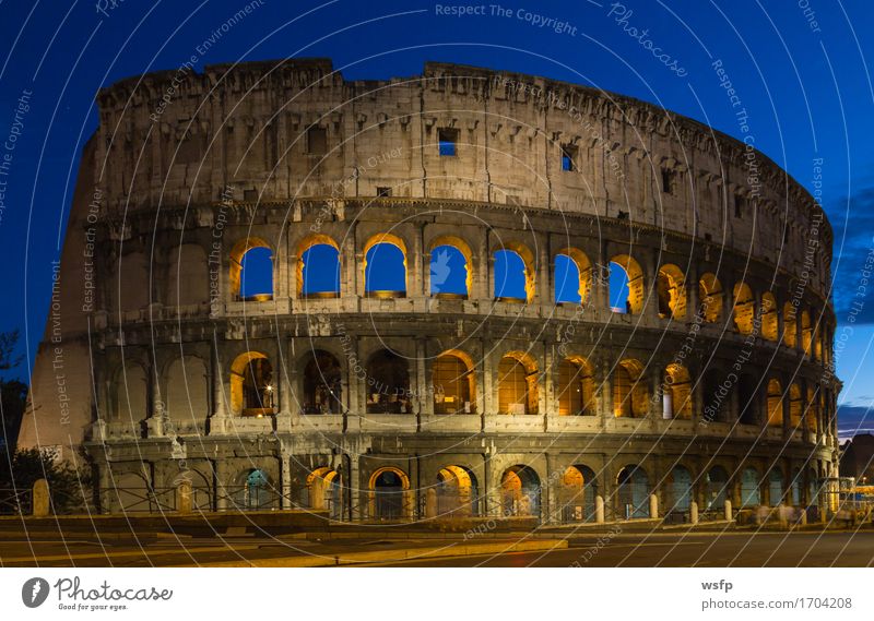 Kolosseum bei Nacht in Rom Tourismus Burg oder Schloss Architektur historisch Beleuchtung Amphitheatrum Flavium Amphitheatrum Novum Amphitheater geschichte