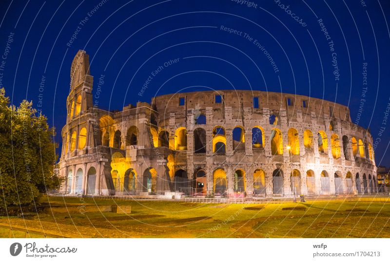 Kolosseum bei Nacht in Rom Tourismus Burg oder Schloss Architektur historisch Beleuchtung Amphitheatrum Flavium Amphitheatrum Novum Amphitheater geschichte