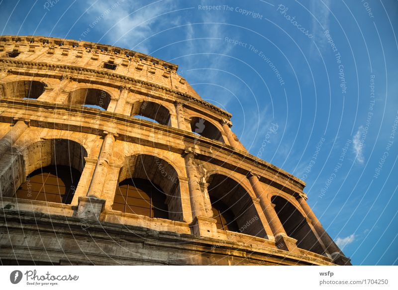Kolosseum in Rom bei Tag mit blauem Himmel Tourismus Burg oder Schloss Architektur historisch Amphitheatrum Flavium Amphitheatrum Novum Amphitheater Regenbogen