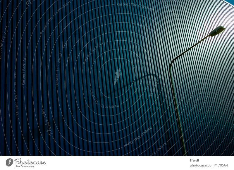 [PC-Usertreff Ffm]: Frankfurter Geripptes Farbfoto Außenaufnahme Muster Strukturen & Formen Textfreiraum links Tag Schatten Kontrast Silhouette