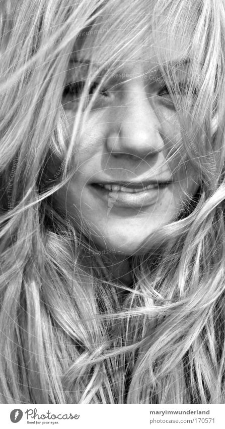 wind affair Freude Glück Haare & Frisuren Gesicht feminin Junge Frau Jugendliche Haut Kopf Auge 1 Mensch blond langhaarig Erholung genießen Lächeln leuchten