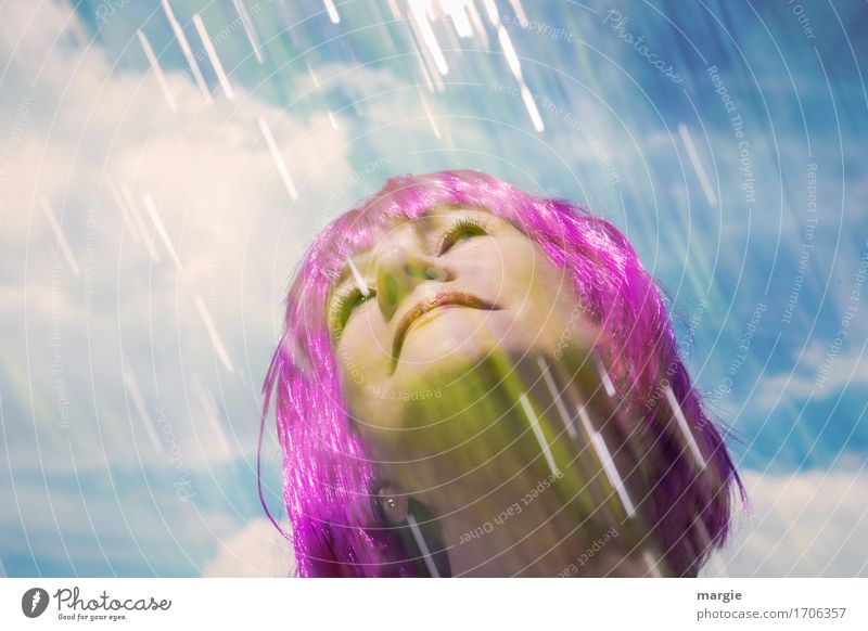 Sommerregen auf eine junge Frau mit lila Haaren Ferien & Urlaub & Reisen Sonnenbad Mensch feminin Junge Frau Jugendliche Erwachsene Gesicht 1 Haare & Frisuren