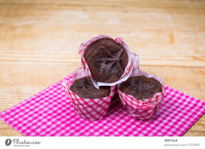 Einfach lecker! Kuchen Dessert Schokolade Muffin Törtchen Backwaren Büffet Brunch Festessen Picknick Fingerfood Serviette kariert saftig süß braun rosa genießen