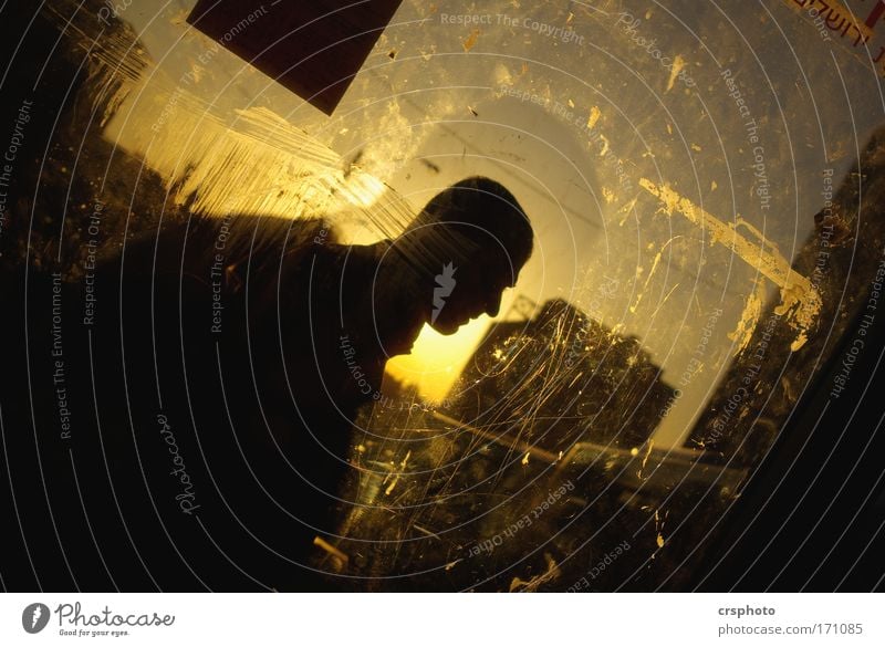 Glatze mit Heiligenschein Farbfoto Außenaufnahme Abend Licht Schatten Kontrast Silhouette Gegenlicht Oberkörper Profil Mensch Mann Erwachsene Kopf 1 Himmel