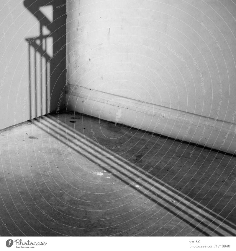 Toter Winkel Mauer Wand Treppengeländer Beton eckig einfach trist Schatten Schwarzweißfoto Außenaufnahme Detailaufnahme abstrakt Strukturen & Formen