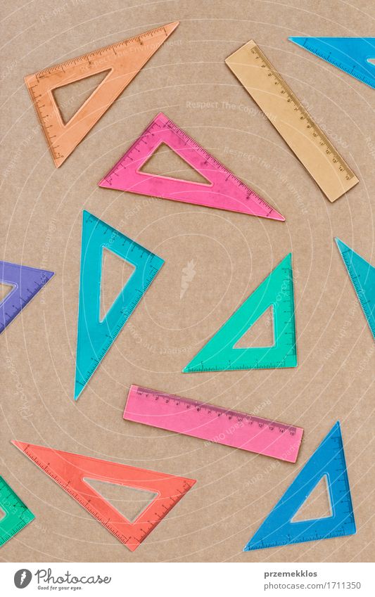 Bunte Quadrate Schule Werkzeug Waage Papier braun mehrfarbig Bildung Winkel einrichten Hintergrund Zentimeter farbenfroh Gerät Geometrie Mathematik messen