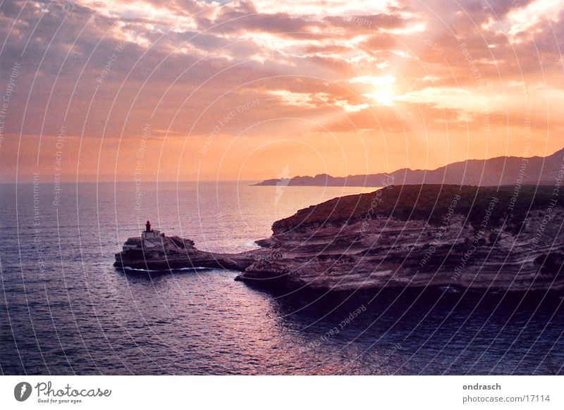 bonifacio showdown Sonnenuntergang Wolken Leuchtturm Meer Nacht Süden Ferien & Urlaub & Reisen Romantik Abenddämmerung Himmel Bucht Küste Wasser Corsica France