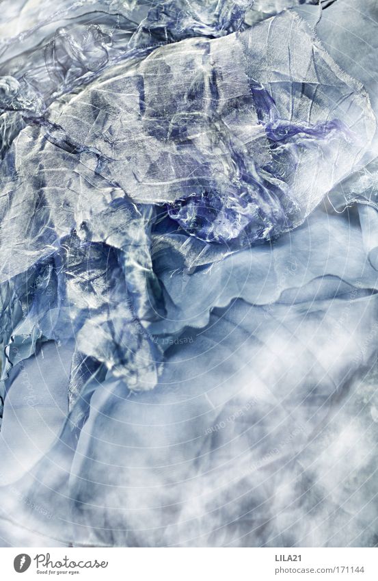 Schuppen im Nebelmeer Gedeckte Farben Experiment Menschenleer Morgen Morgendämmerung Rock Kleid Stoff blau grau silber Textilien Strukturen & Formen