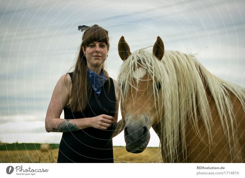 Carina | Haflinger Mensch feminin Junge Frau Jugendliche Erwachsene 1 18-30 Jahre Umwelt Natur Landschaft Himmel Wiese Feld Tattoo brünett langhaarig Pony Tier