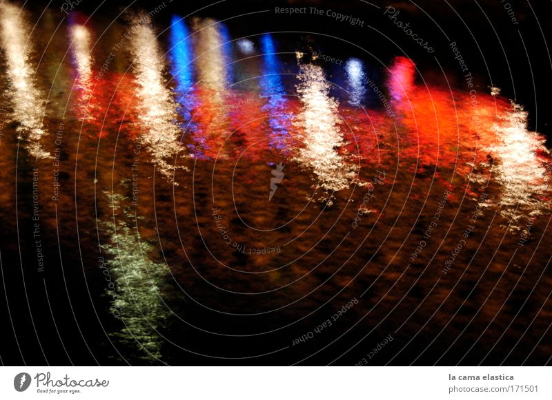Farbfoto Außenaufnahme Experiment abstrakt Menschenleer Textfreiraum rechts Textfreiraum unten Nacht Langzeitbelichtung Bewegungsunschärfe Wasser Fluss Denken