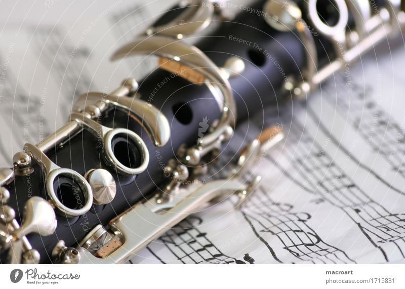Klarinette clarinet Detailaufnahme black wooden Nahaufnahme notes sheet Musik Musikinstrument blowing ebonit Musiknoten Klappe Holzblasinstrumente