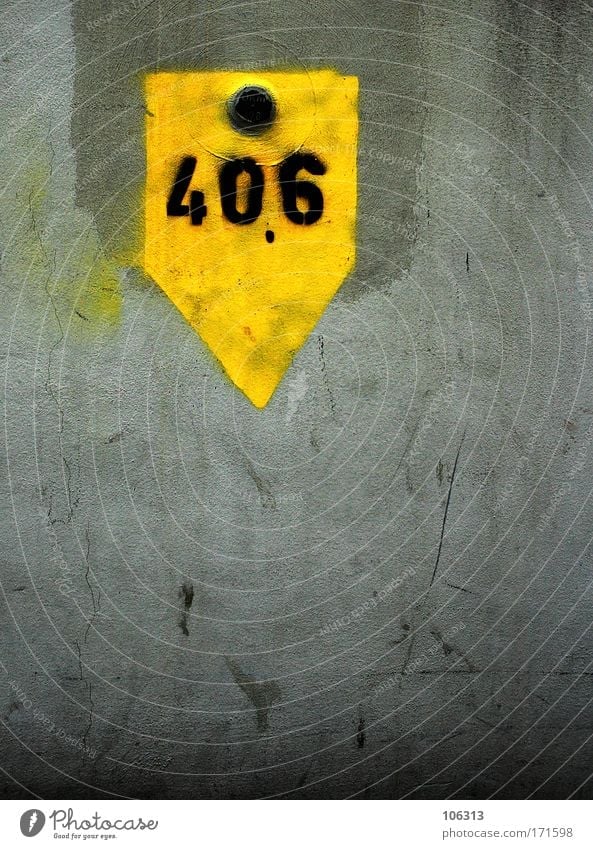 Fotonummer 126634 gelb grau schwarz Pfeil Wand 406 Punkt unten Richtung used Schilder & Markierungen angabe Hinweisschild Warnhinweis Warnung signalisieren