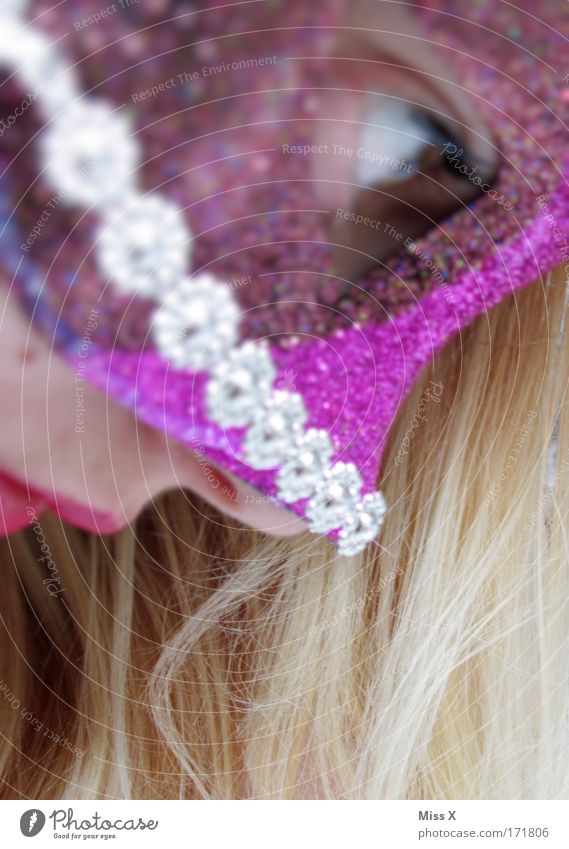 Maske Farbfoto mehrfarbig Innenaufnahme Nahaufnahme Profil Blick nach oben Haut Gesicht Party Feste & Feiern Flirten Karneval Silvester u. Neujahr Jahrmarkt