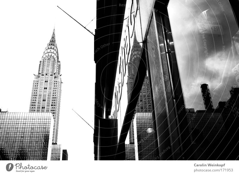 Grand Central. Schwarzweißfoto Außenaufnahme Menschenleer Textfreiraum links Tag Licht Schatten Kontrast Silhouette Reflexion & Spiegelung Starke Tiefenschärfe