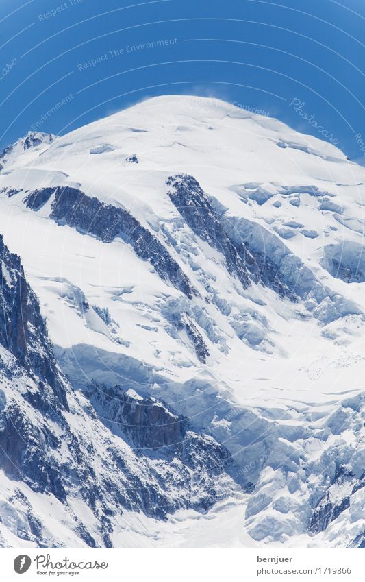 Monte Bianco Umwelt Berge u. Gebirge Mont Blanc Gipfel Schneebedeckte Gipfel Sehenswürdigkeit leuchten außergewöhnlich blau weiß Gletscher Eis Frankreich