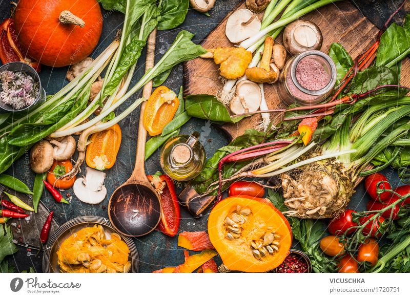 Kürbise und verschiedenes Herbstgemüse Lebensmittel Gemüse Kräuter & Gewürze Öl Ernährung Bioprodukte Vegetarische Ernährung Diät Geschirr Teller