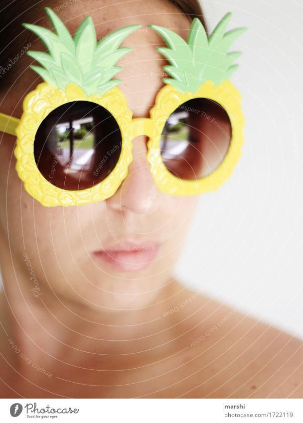 1500 sonnige Momente Lifestyle Stil Freizeit & Hobby Mensch feminin Frau Erwachsene 30-45 Jahre Accessoire Sonnenbrille Haare & Frisuren Stimmung Gefühle Ananas