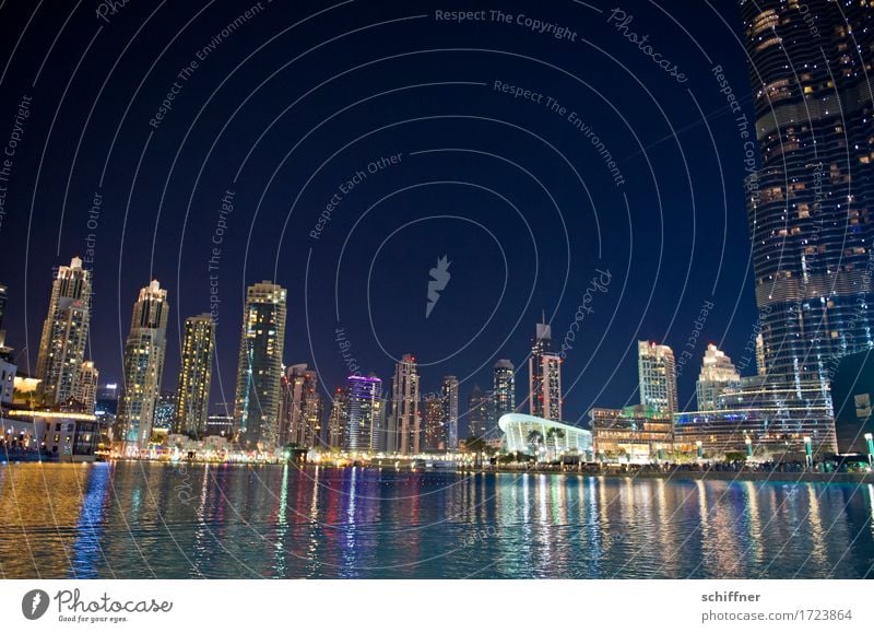 Megacity Stadtzentrum Fußgängerzone Skyline überbevölkert mehrfarbig Hochhaus Wasser See Nachtleben verrückt laut Wasserspiegelung burj Khalifa Dubai