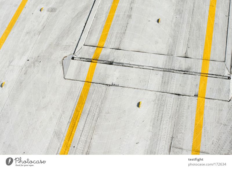 plattform Farbfoto Außenaufnahme abstrakt Muster Strukturen & Formen Tag Vogelperspektive Schifffahrt Containerschiff Fähre Freundlichkeit trashig gelb