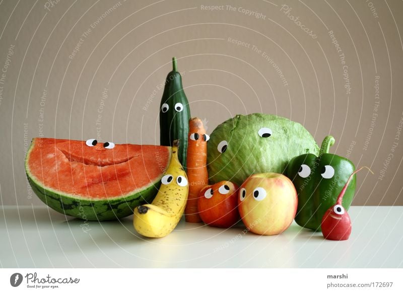 Familienporträt Lebensmittel Gemüse Frucht Apfel Ernährung Bioprodukte Vegetarische Ernährung Diät Kindererziehung frisch lecker mehrfarbig Gefühle Freude