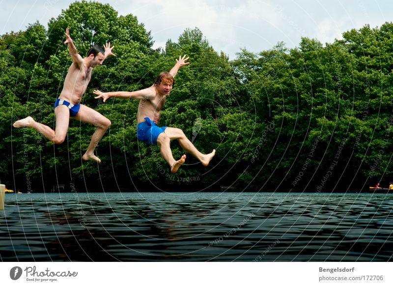 eins, zwo, RISIKO! Freizeit & Hobby Ferien & Urlaub & Reisen Freiheit Sommer Sommerurlaub Wassersport springen Mensch Junger Mann Jugendliche 2 Natur