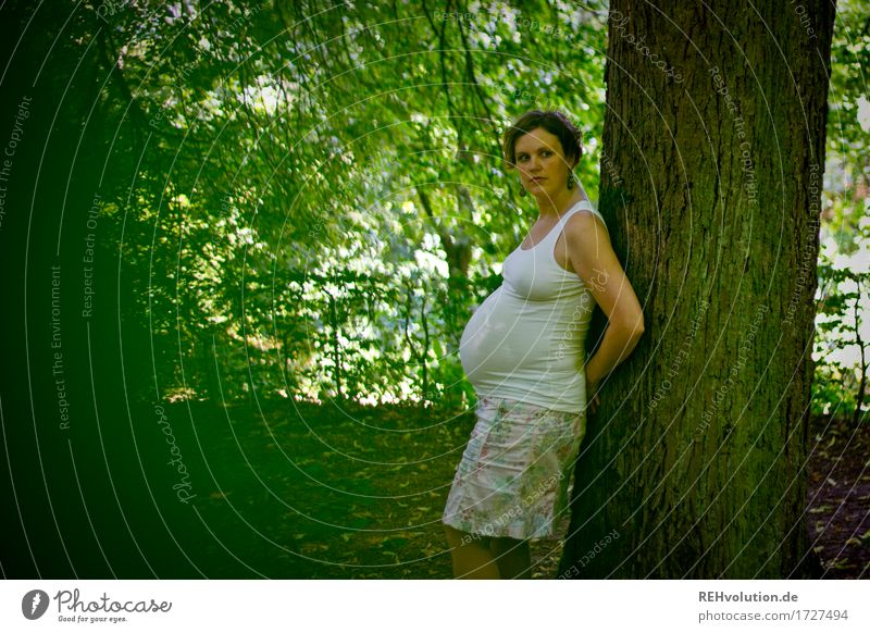 Zukunftsgedanken feminin Frau Erwachsene Mutter Bauch 1 Mensch 30-45 Jahre Umwelt Natur Landschaft Sommer Baum Garten Park stehen ästhetisch schön schwanger