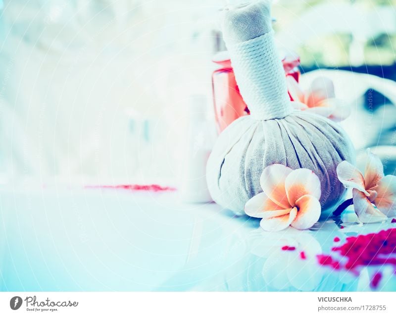 Spa oder Wellness Hintergrund mit Frangipani Blumen Lifestyle Stil Design Creme Erholung Massage Ferien & Urlaub & Reisen Sommer Bad Natur rosa Thailand