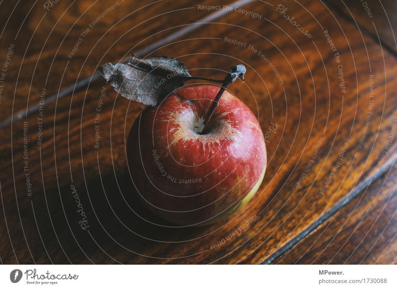 one apple a day... Lebensmittel Apfel Frucht Ernährung Bioprodukte Vegetarische Ernährung Diät Fasten gut Blatt Tisch lecker rot Holz vitaminreich Farbfoto