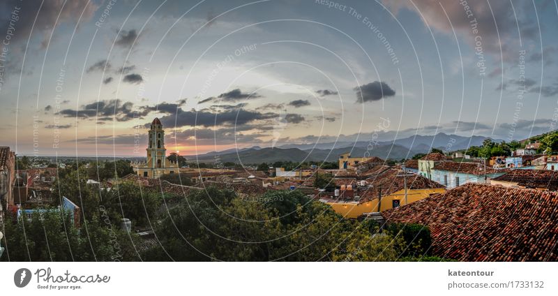 Trinidad Natur Landschaft Himmel Sonne Sommer Schönes Wetter Berge u. Gebirge Kuba Karibik Stadt Altstadt Menschenleer Kirche Sehenswürdigkeit Wahrzeichen