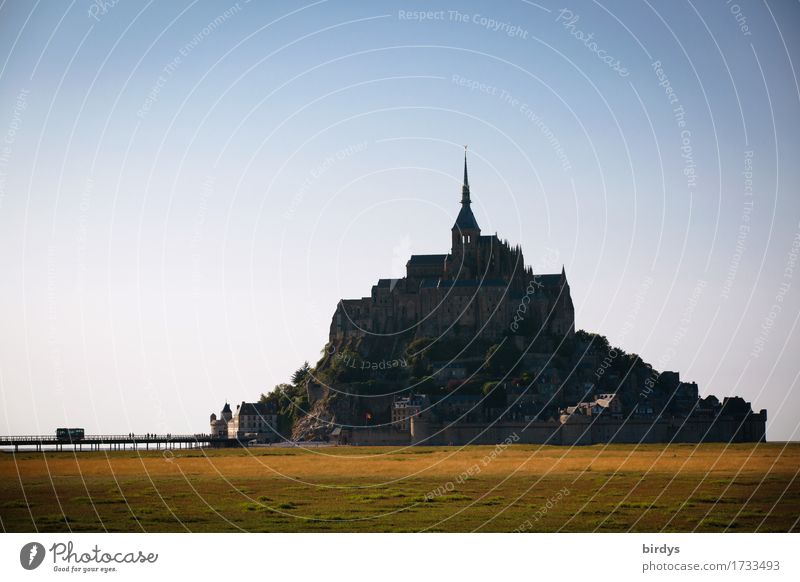 Mont - Saint - Michel Ferien & Urlaub & Reisen Tourismus Ausflug Sightseeing Meer Insel Wattenmeer Architektur Landschaft Wolkenloser Himmel Sommer