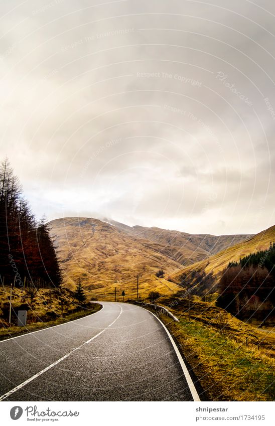 Curved Ferien & Urlaub & Reisen Ausflug Abenteuer Ferne Umwelt Natur Landschaft Urelemente Wolken Klima schlechtes Wetter Berge u. Gebirge Highlands Schottland