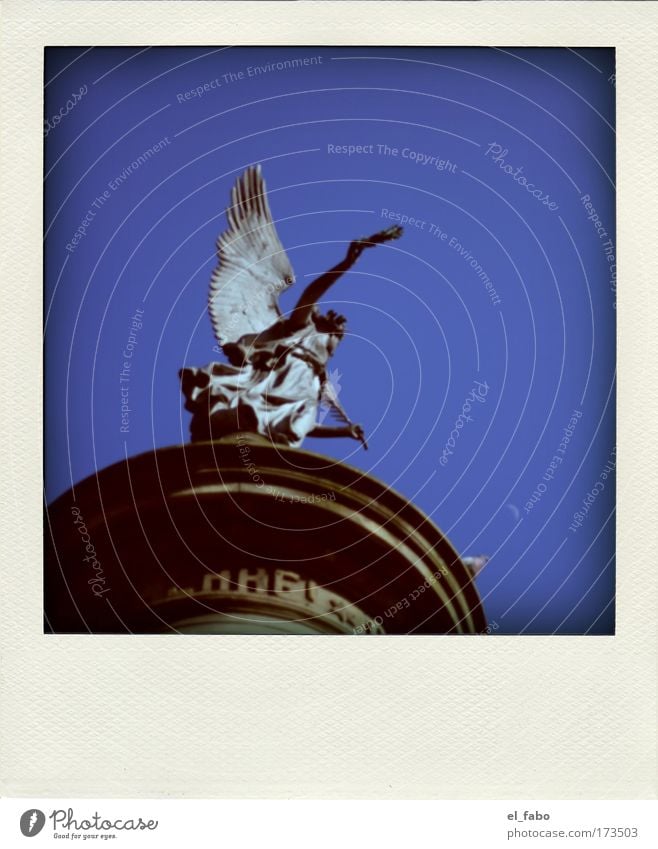 ehre! II Farbfoto Außenaufnahme Detailaufnahme Polaroid Tag Sonnenlicht Froschperspektive Skulptur Himmel Sommer Schönes Wetter siegburg Denkmal Friedensengel