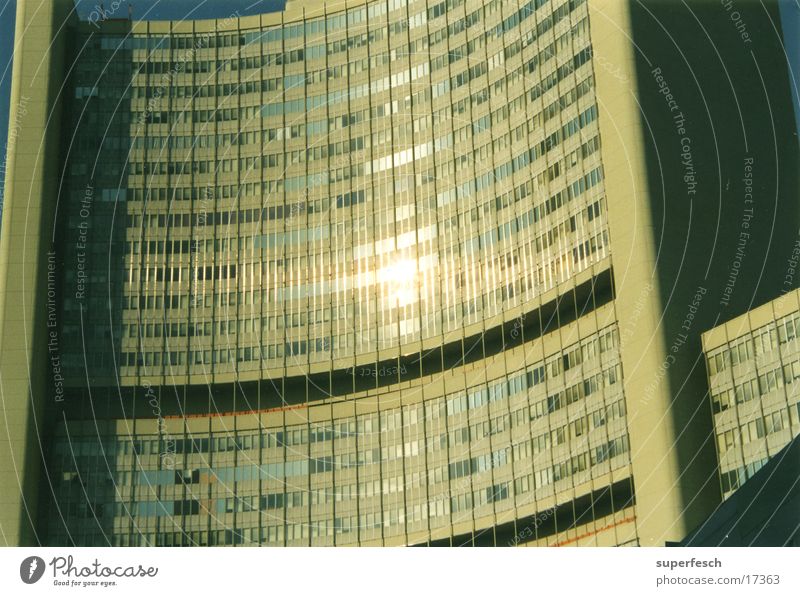 unocity Gebäude Fenster glänzend Beton gekrümmt Architektur