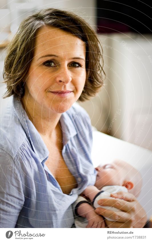Mutterglück Gesundheit harmonisch Wohlgefühl Erholung Häusliches Leben Wohnung Wohnzimmer Mensch Baby Frau Erwachsene Familie & Verwandtschaft 2 0-12 Monate
