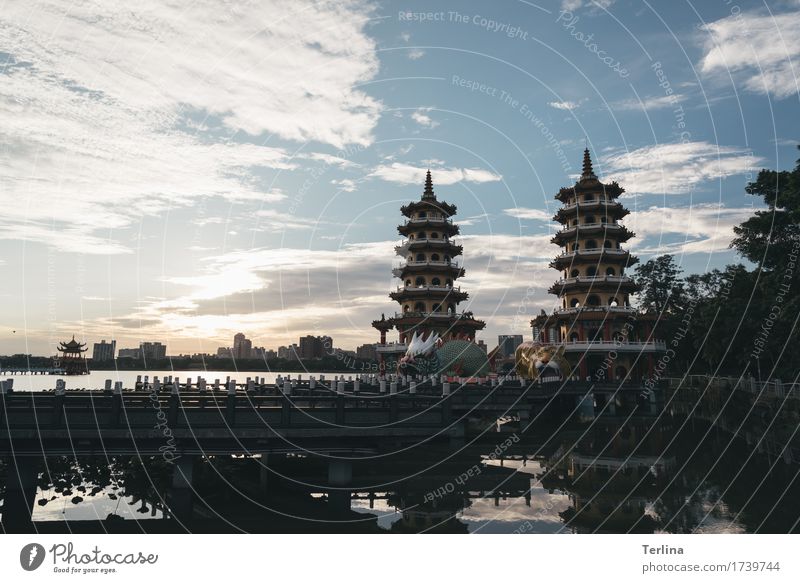Dragon and Tiger Pagodas Architektur Himmel Sommer Kaoshiung Taiwan Asien ästhetisch authentisch außergewöhnlich Bekanntheit fantastisch frei gigantisch