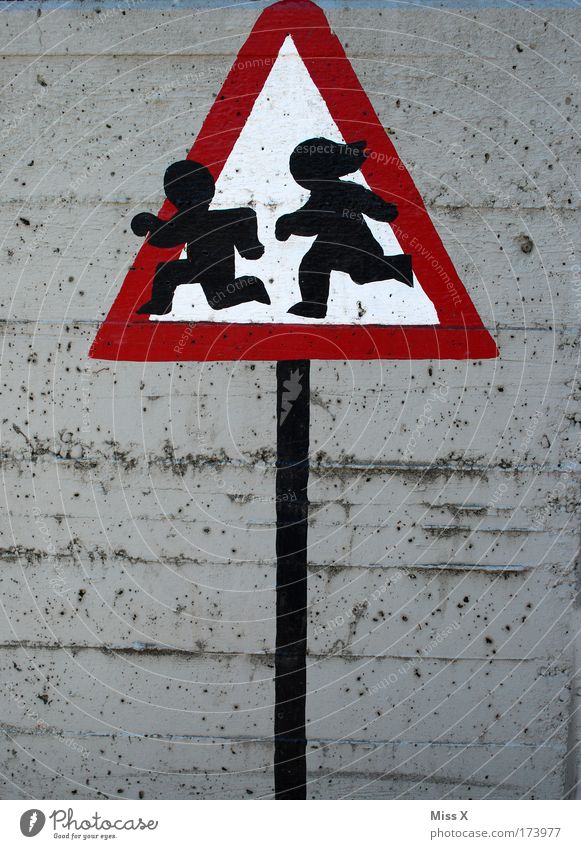 Vorsicht freilaufende Kinder ! Spielen Mensch Mädchen Junge Kindheit 2 Mauer Wand Schilder & Markierungen Hinweisschild Warnschild Verkehrszeichen Sicherheit