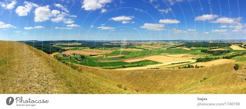 Panorama-Blick vom Ipf, Keltische Hochburg Ferne Sommer Berge u. Gebirge Natur Wolken Wiese Feld blau weiß Idylle Panorama (Bildformat) Kelten Hallstein Kegel