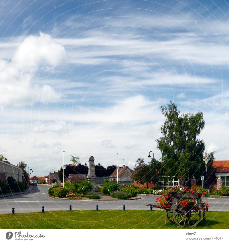 Französisches Landleben Farbfoto mehrfarbig Außenaufnahme Textfreiraum oben Tag Starke Tiefenschärfe Panorama (Aussicht) Natur Landschaft Himmel Wolken Sommer
