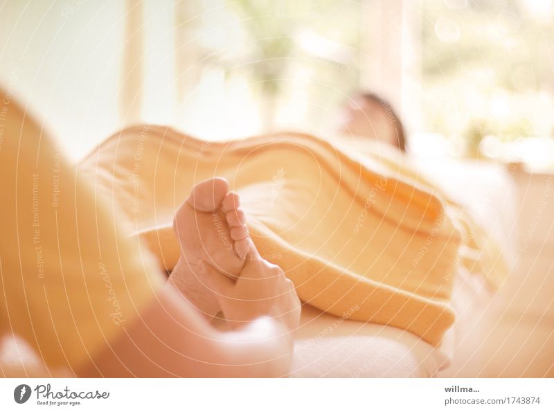 Fußmassage in der Physiotherapie Fußreflexzonenmassage Zehen Wellness Wohlgefühl Erholung Massage Physiotherapeut Masseur manuelle Therapie Hand