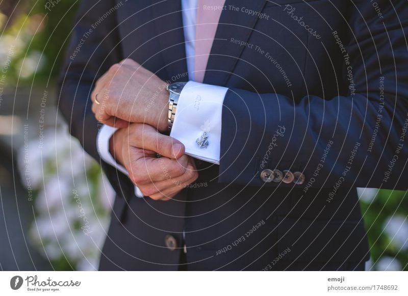 Anker Mode Anzug Accessoire Schmuck Manschette trendy seriös Stil geschmackvoll Bräutigam Farbfoto Außenaufnahme Detailaufnahme Tag Schwache Tiefenschärfe