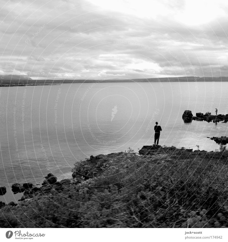 Isländischer Angler Freizeit & Hobby Angeln Mensch 1 Natur Landschaft Himmel Wolken schlechtes Wetter Seeufer Island Erholung stehen Gefühle Gelassenheit