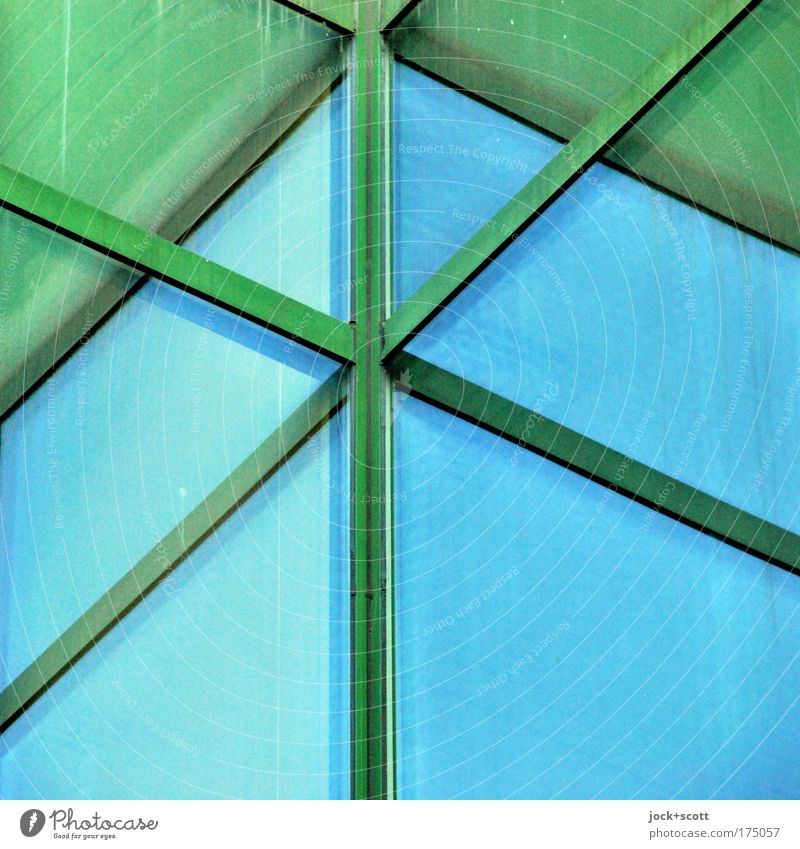 Fensterkreuz: Nautilus Siebziger Jahre Fassade Ecke Metall Kreuz Streifen eckig blau grün Mittelpunkt Perspektive Irritation Leiste Oberfläche Illusion