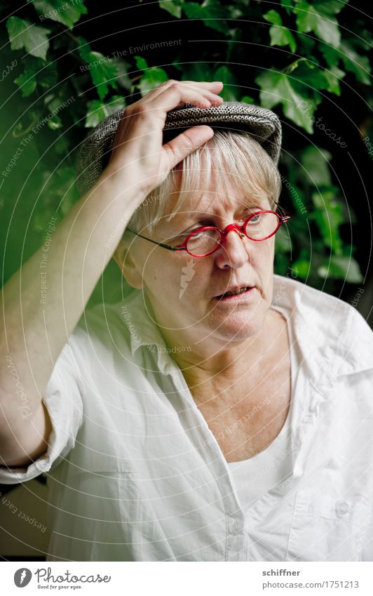 AST 9 | Bauer Lindemanns Zivi pennt Mensch feminin Frau Erwachsene Weiblicher Senior Kopf Arme 1 45-60 Jahre Denken Traurigkeit Frustration ratlos Brille Mütze
