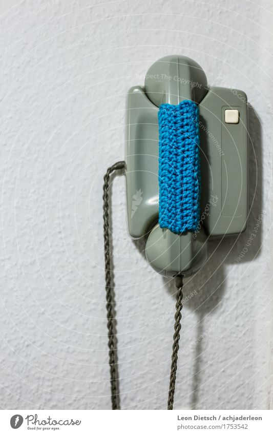 Behäkeltes Telefon Gegensprechanlage Telekommunikation Low-Tech Dekoration & Verzierung alt retro weich Wolle gestrickt Telefonhörer grün blau Farbfoto