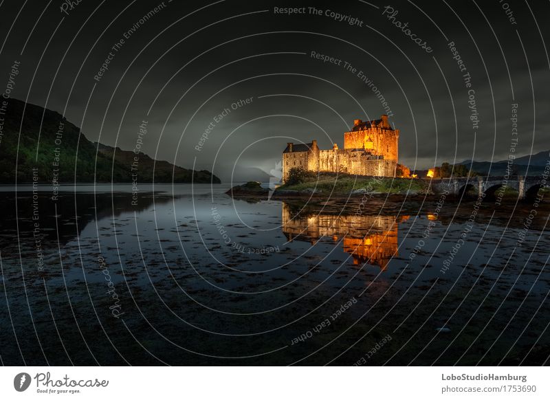 Eilean Donan Castle by Night Architektur Natur Landschaft Erde Himmel Nebel Schottland Europa Burg oder Schloss Bauwerk Gebäude Sehenswürdigkeit Wahrzeichen