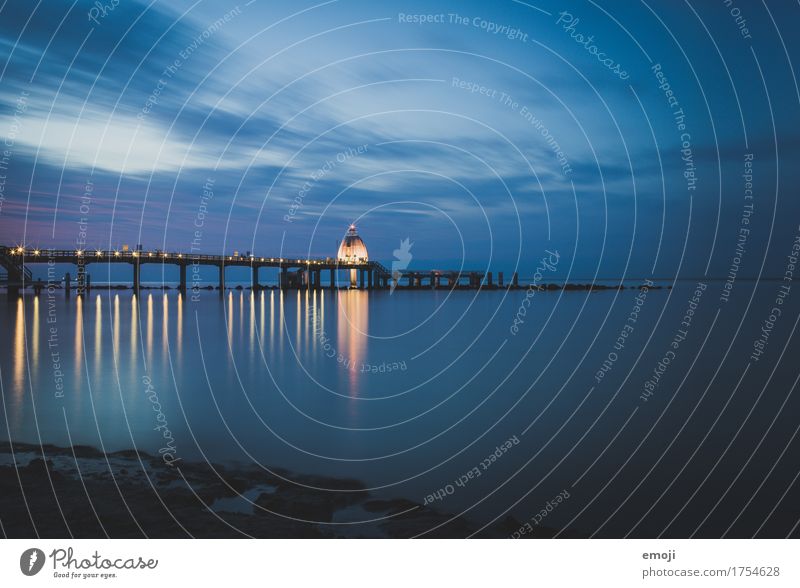Rügen Umwelt Natur Himmel Strand Ostsee Meer blau Sellin Farbfoto Außenaufnahme Menschenleer Nacht Kunstlicht Langzeitbelichtung Weitwinkel