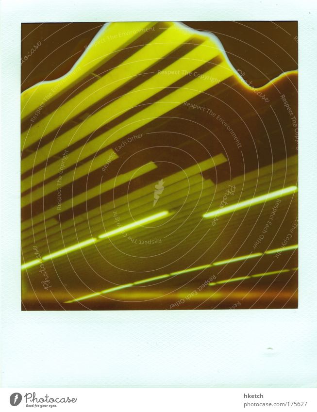 There's a Light Farbfoto Innenaufnahme Polaroid Menschenleer Tunnel Gebäude Energie Unterführung Lichterscheinung Beleuchtungselement Chemie kaputt