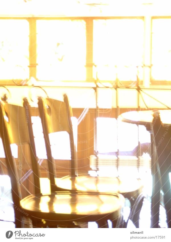 Lass' die Sonne rein Café Bar Lokal Restaurant Licht hell erleuchten Tisch Stuhl Fenster Dinge Kaffee