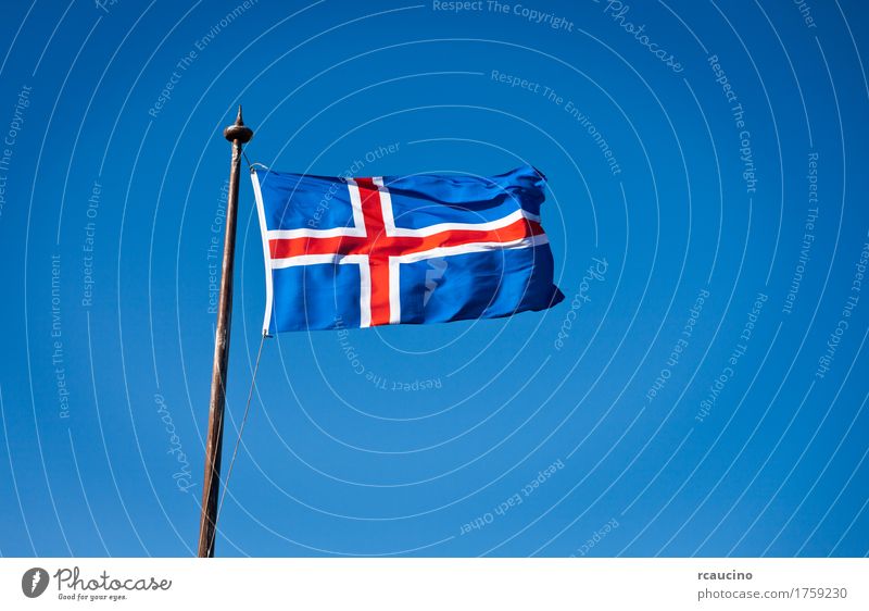 Die Zivilflagge von Island Himmel Fahne blau rot weiß isländisch national durchkreuzen sonnig Außenaufnahme Menschenleer